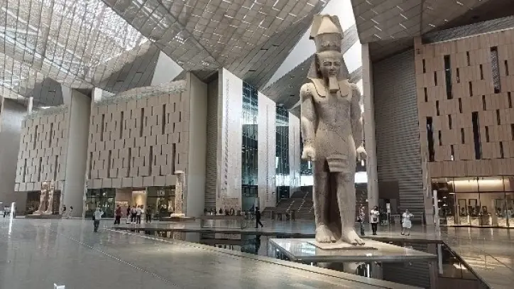 وفود الدول الأعضاء في الألكسو تزور المتحف المصري الكبير وتعزز التعاون الثقافي الدولي