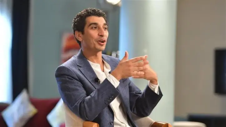 المخرج كريم الشناوي يتمسّك بالحرية الفنية ويستفسر عن "المحاذير الدرامية" لمسلسلات رمضان 2026