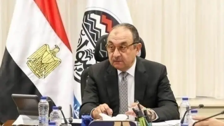 وزير قطاع الأعمال يتابع مشروعات السياحة والفنادق ويؤكد تعزيز الطاقات الفندقية في مصر