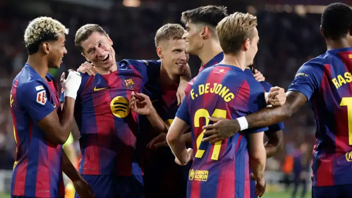 برشلونة يعلن قائمته لكأس السوبر الإسباني في السعودية وعودة أراوخو