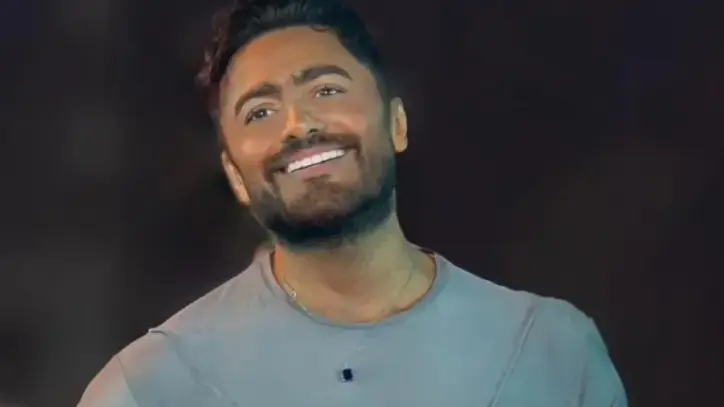 تامر حسني يثني على مسلسل "ميد تيرم" ويحتفل بالعام الجديد مع جمهوره