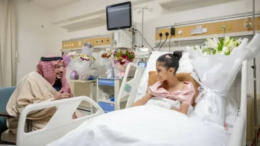 أمير القصيم يزور الطفلة العنود الطريفي ويواسيها بعد الحادثة المرورية الأليمة