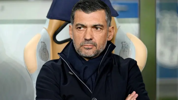 هل يرحل سيرجيو كونسيساو عن الاتحاد؟ ثلاث أزمات تعمّق الجدل حول مصير المدرب البرتغالي