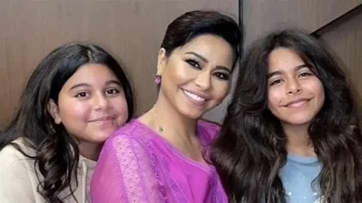 محامي شيرين عبد الوهاب ينفي شائعات منعها من رؤية بناتها ويؤكد استقرارها المالي