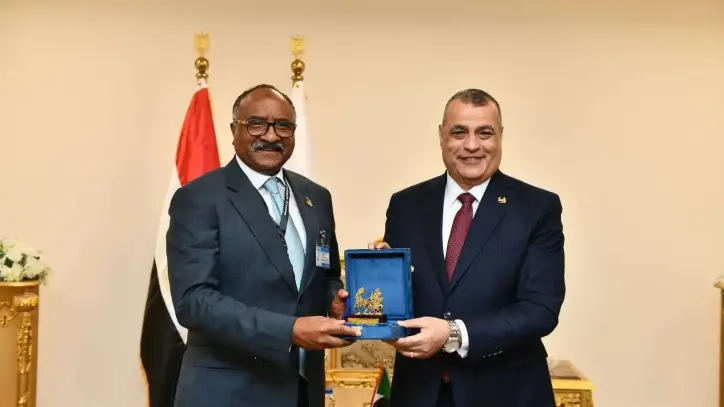 مباحثات مصرية سودانية لتعزيز الشراكة في التصنيع العسكري على هامش معرض EDEX 2025