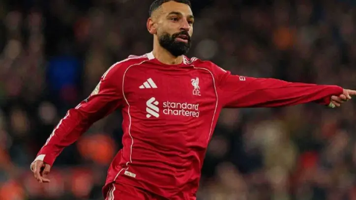 هاتشيسون يصف الفائز في أزمة محمد صلاح وآرني سلوت