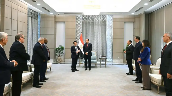 مدبولي يتسلم ميدالية أغريكولا من منظمة الأغذية والزراعة للأمم المتحدة نيابة عن الرئيس السيسي
