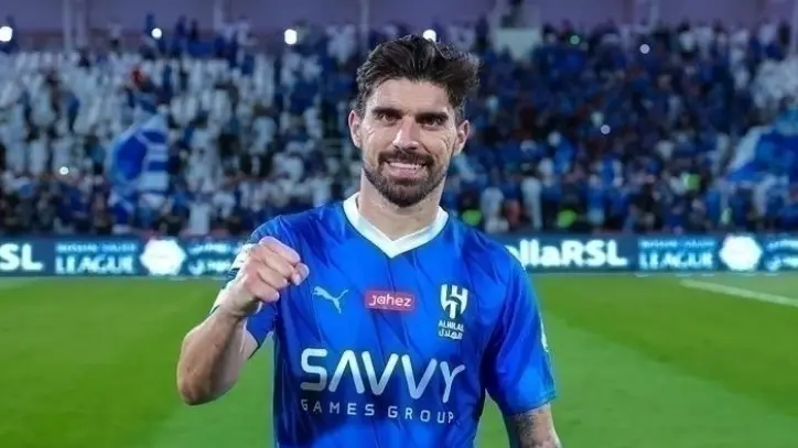 الهلال يجدد عقد روبن نيفيز حتى 2028 للحفاظ على استقرار الفريق