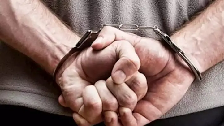 ضبط عاطل يروج لبيع الألعاب النارية عبر صفحة إلكترونية بالقليوبية