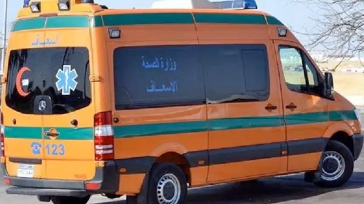 إصابة 12 شخصًا في تصادم ميكروباص وأتوبيس يخالف الاتجاه بطريق بنها–المنصورة