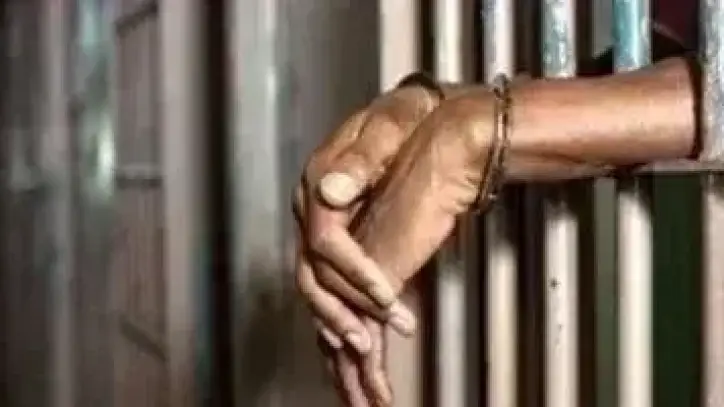 القبض على 3 عاطلين لسرقتهم سائقًا بالإكراه في الدقي