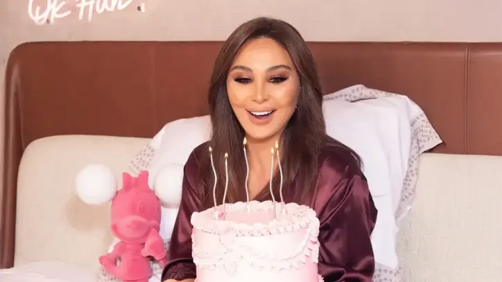 إليسا تحتفل بعيد ميلادها في لبنان وسط حضور فني لافت بمشاركة نجوم مصريين