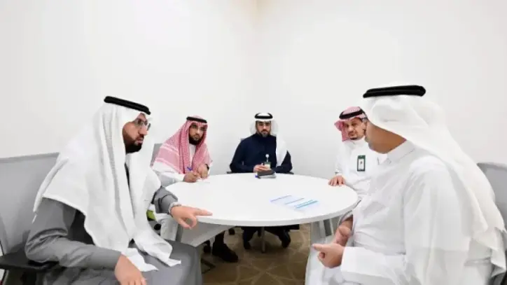 رئيس هيئة الغذاء والدواء يجتمع بشركات ومواطنين لتطوير منظومة القطاع في المنطقة الشرقية