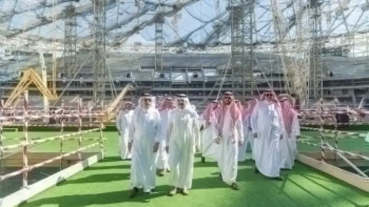 أمير المنطقة الشرقية يزور مشروع ملعب أرامكو ويطلع على مراحله ومرافقه الرياضية