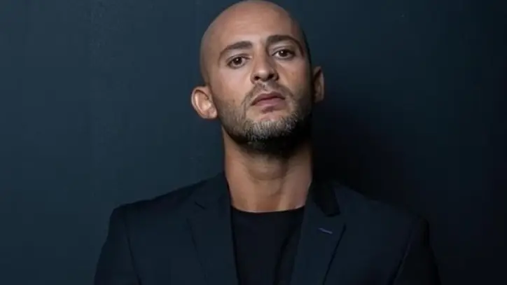 القبض على الفنان شادي ألفونس بميدان التحرير بحوزته مخدر الماريجوانا