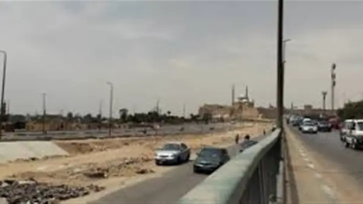 تحويلات مرورية مؤقتة على طريق عين الحياة لرفع كمر كوبرى صلاح سالم الجديد