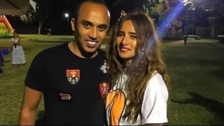 وصول جثمان شقيق زينة إلى مسجد حسن الشربتلي لأداء صلاة الجنازة