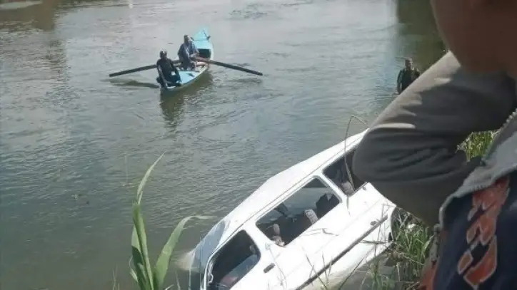 مصرع 3 وإصابة 4 في انقلاب ميكروباص بترعة الإبراهيمية جنوب المنيا