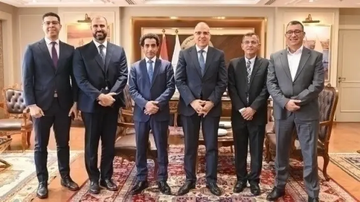 وزير الري يبحث مع الشبكة الإسلامية سبل تعزيز التعاون في إدارة الموارد المائية