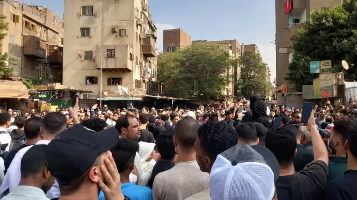 إسماعيل الليثي يوارى الثرى وشيماء سعيد تفقد وعيها خلال الجنازة