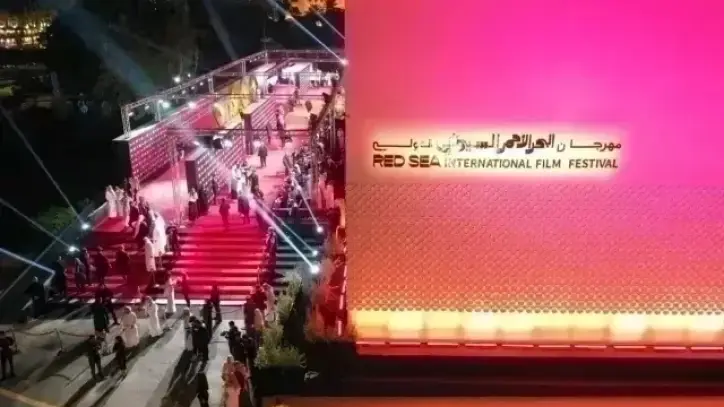 مهرجان البحر الأحمر السينمائي يحتفي بنجمة السينما الهندية ريخا ويعرض فيلم أومراو جان بعد ترميمه