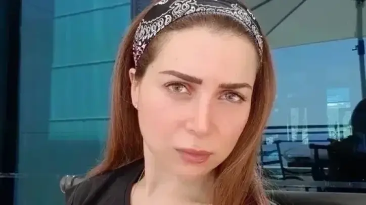 مي عز الدين تحتفل بزواجها وتعلن خروج والدها من المستشفى