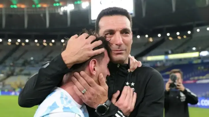ميسي يشيد بمدربه سكالوني ويكشف سر نجاح المنتخب الأرجنتيني