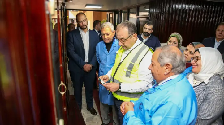 وزير قطاع الأعمال يتفقد شركة القاهرة للأدوية ويثمن جهود التطوير والتصدير