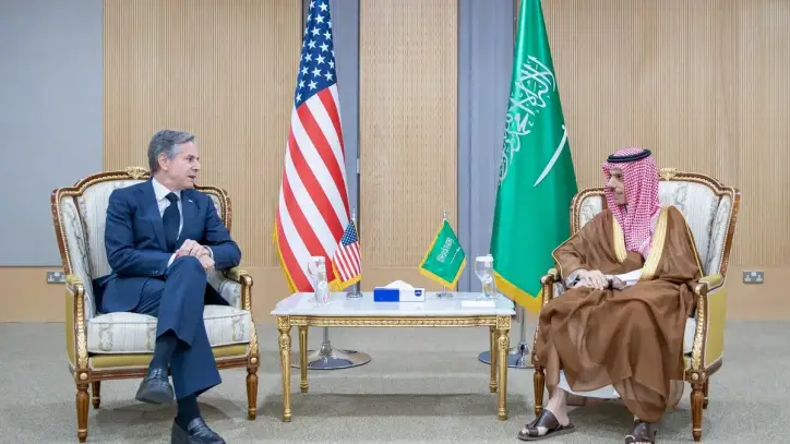 وزير الخارجية السعودي يستقبل نظيره السريلانكي ويحتفل بخمسين عامًا للعلاقات الثنائية