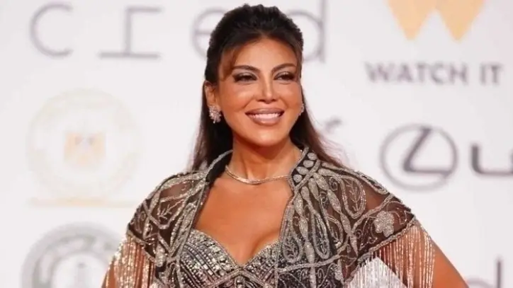 ريهام حجاج تحضر افتتاح مهرجان القاهرة السينمائي الدولي 46 بإطلالة فضية مميزة