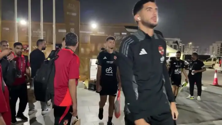 الأهلي يتجه إلى استاد محمد بن زايد استعدادًا لنهائي السوبر المصري أمام الزمالك