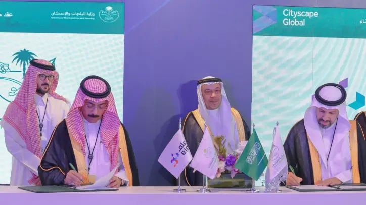 أمين الطائف يوقّع عقد خصخصة رقابة الحفريات ومخالفات البناء مع شركة علم