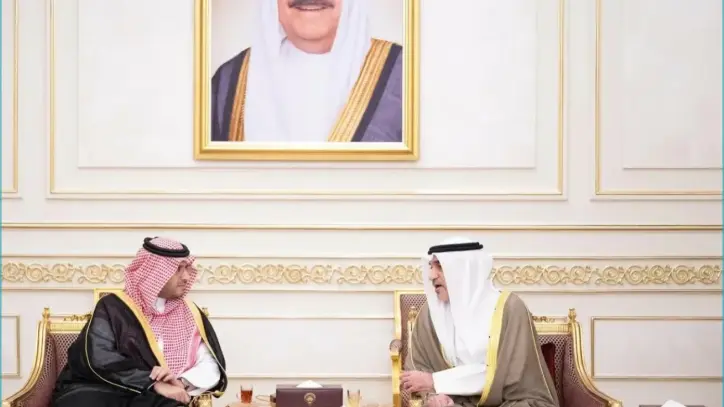 وزير الداخلية الكويتي يستقبل الأمير تركي بن محمد بن فهد